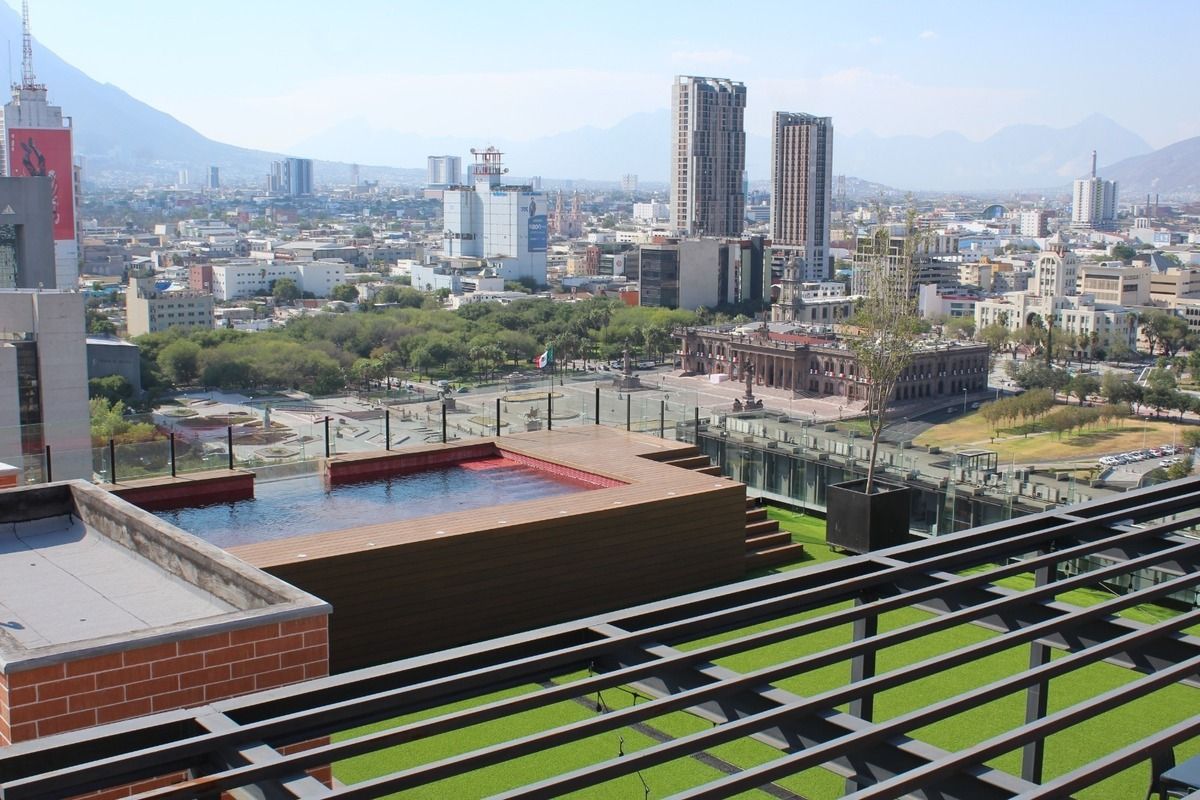 3 of 17: Alberca Roof Piso 19