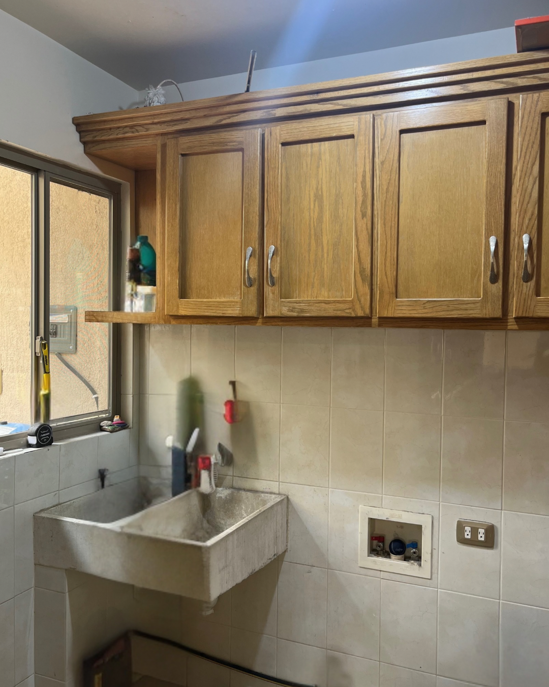 4 of 6: Lavanderia a un lado de cocina