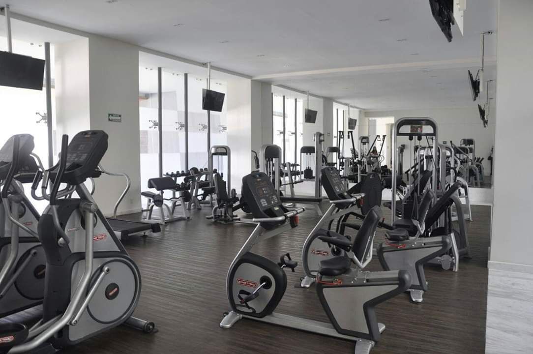 7 of 10: Gimnasio