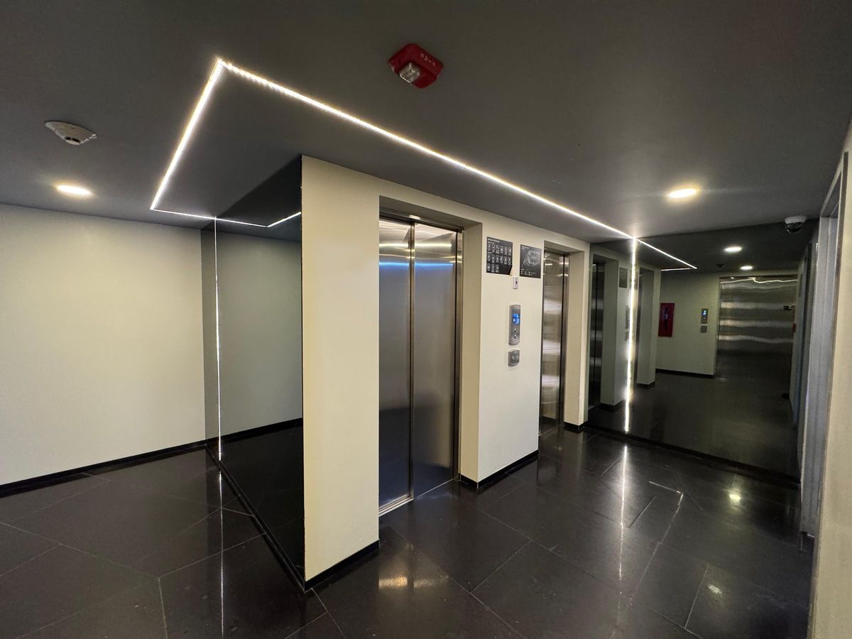 3 de 30: Área de ascensor al estacionamiento