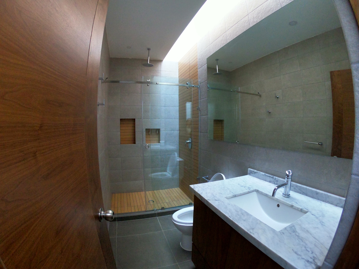 24 de 37: Baño recamara secundaria