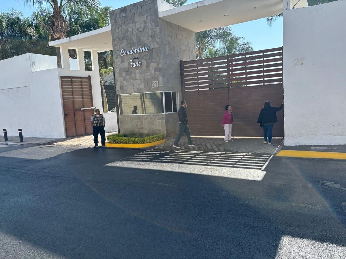 15 de 23: Vista de la calle del ingreso al condominio