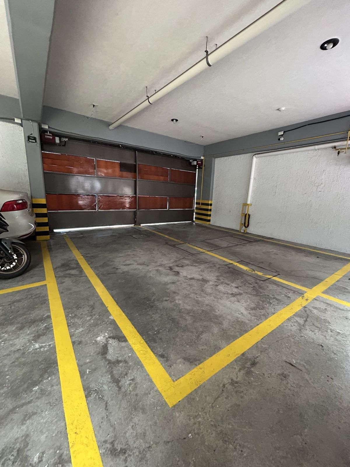 12 de 15: Estacionamiento independiente