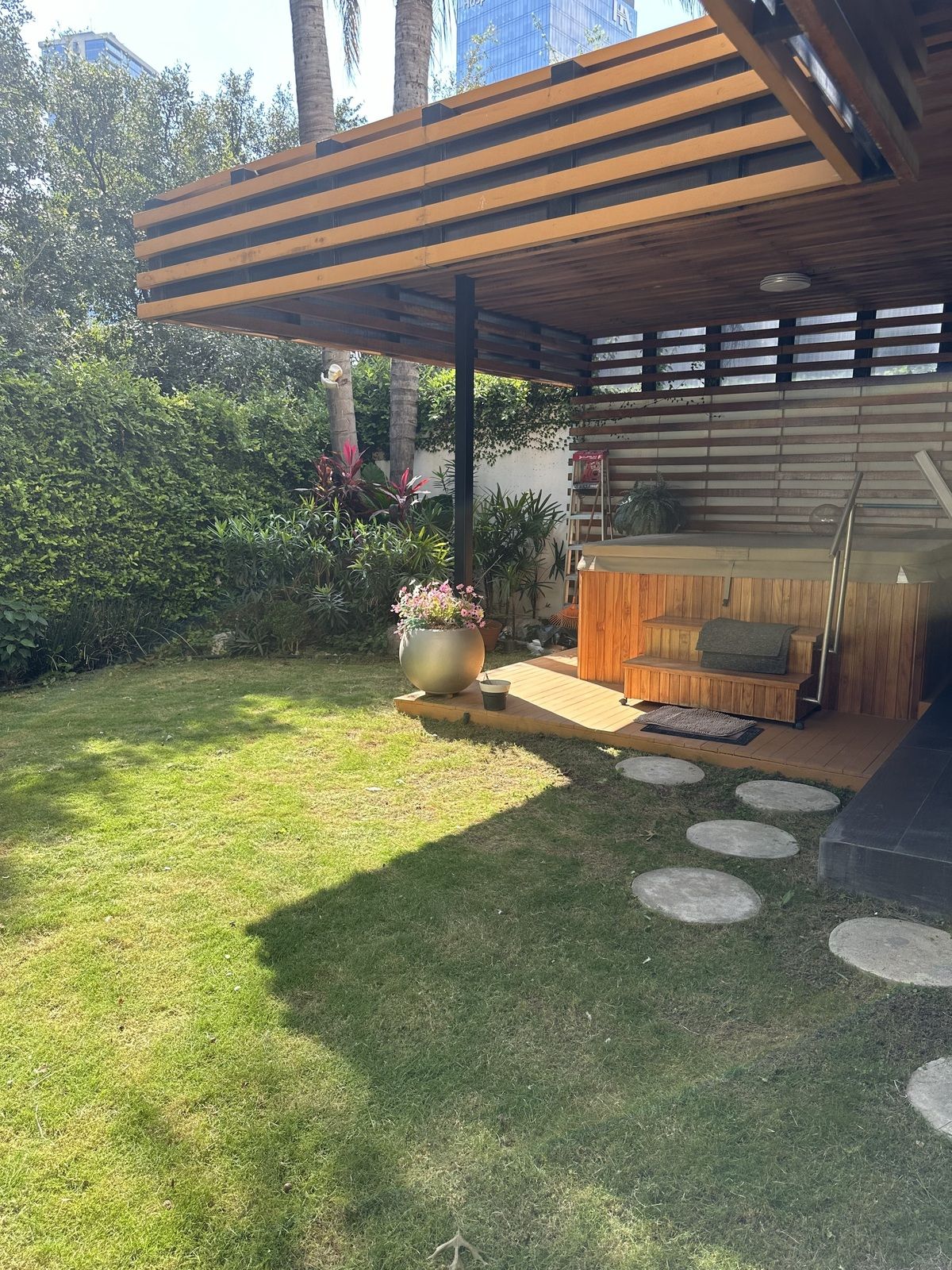 2 de 46: Patio con Jacuzzi