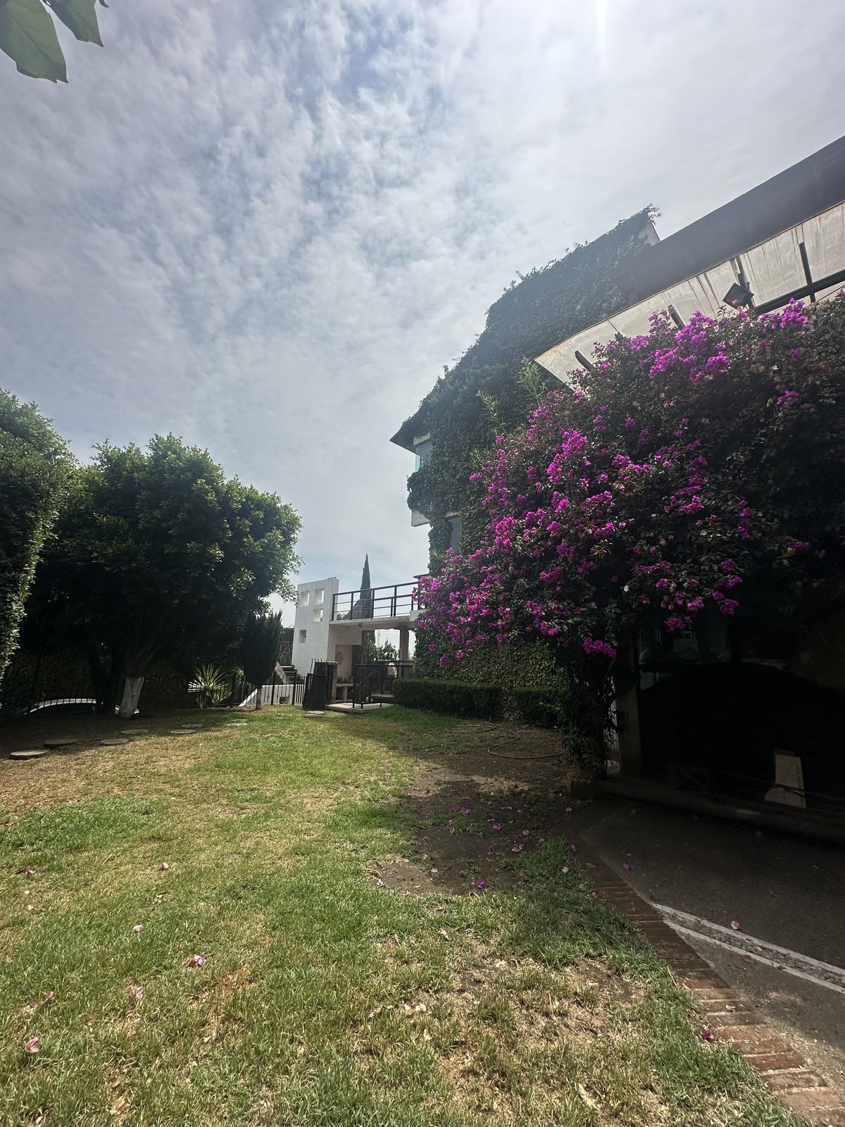Amplia casa para disfrutar la tranquilidad y privacidad - foto 3