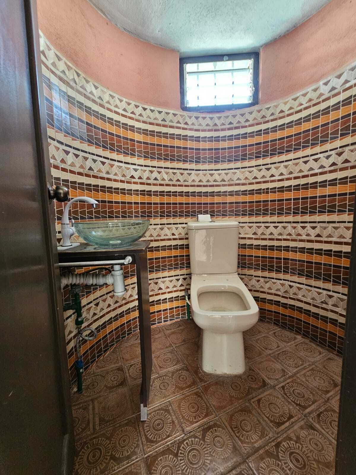15 de 26: Medio baño de planta baja