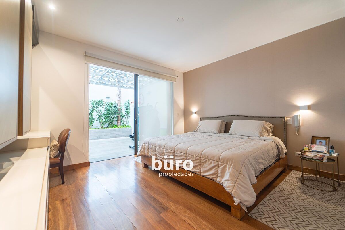 5 de 29: Dormitorio principal con acceso a la terraza.