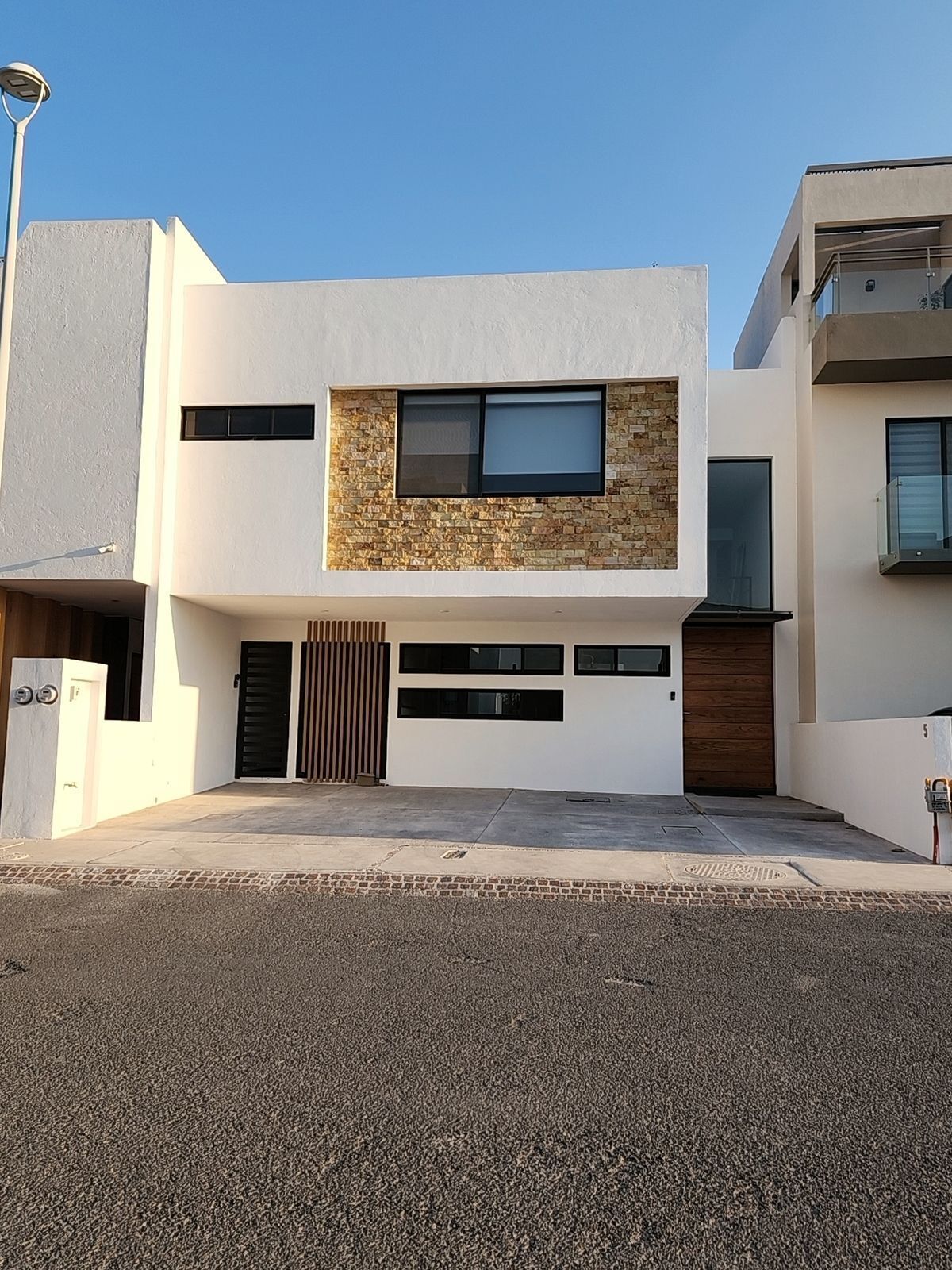 1 de 22: Fachada