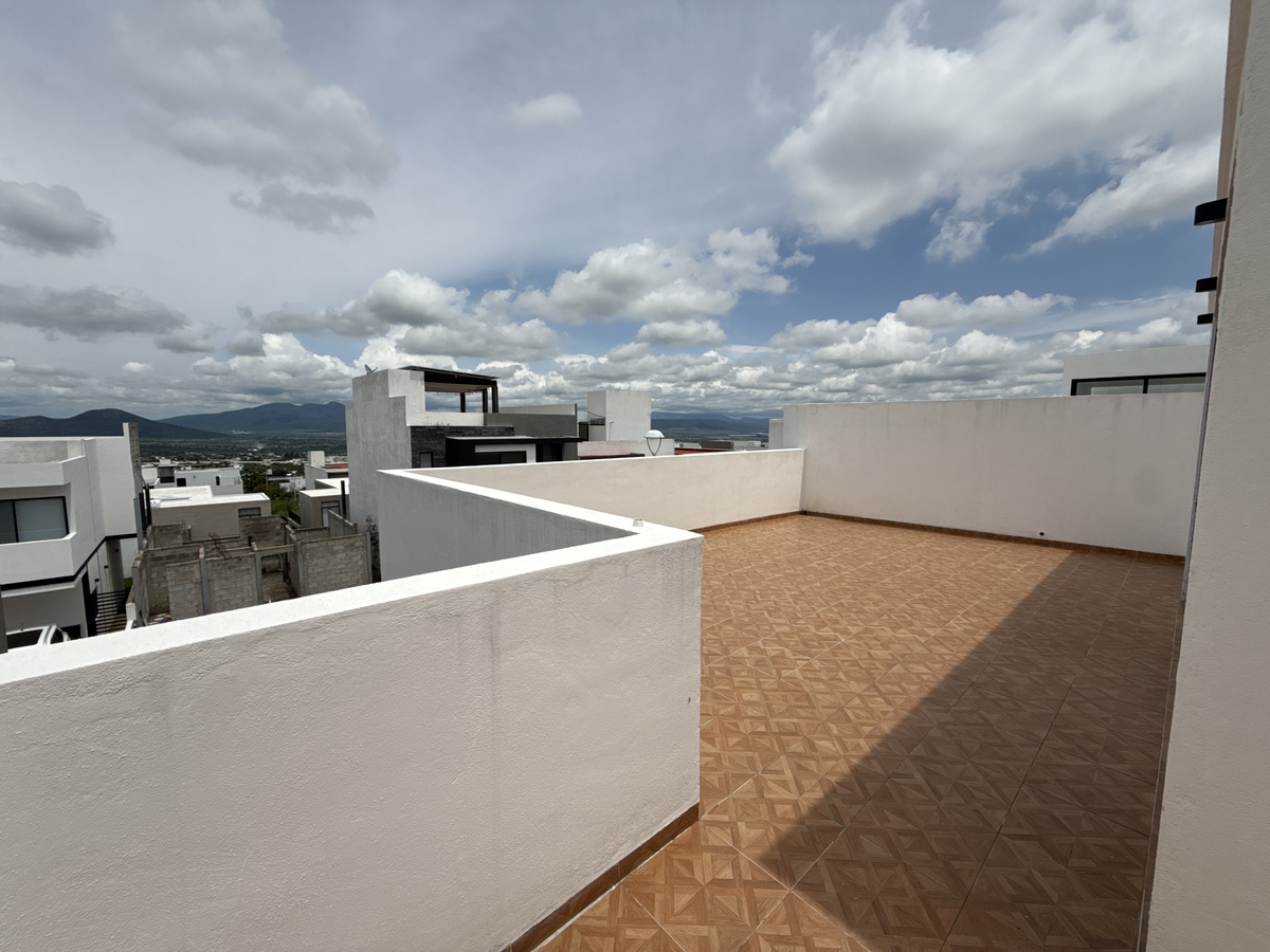 27 of 35: Roof con vista