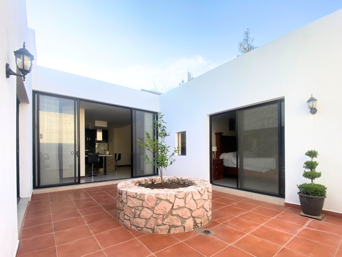 6 de 27: Patio Central