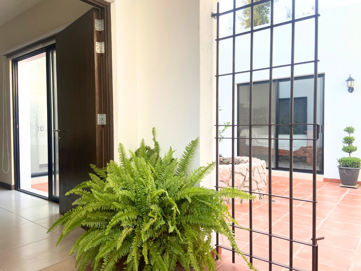 4 de 27: Entrada Principal