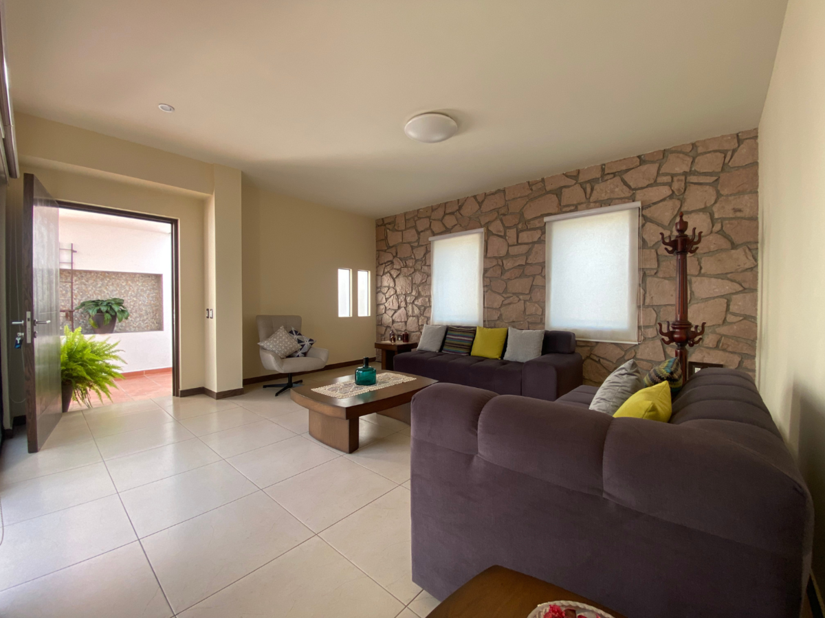 8 de 27: Sala Principal