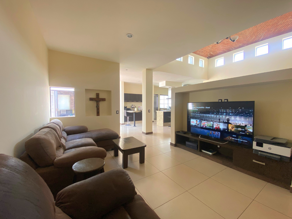 16 de 27: Sala de Televisión