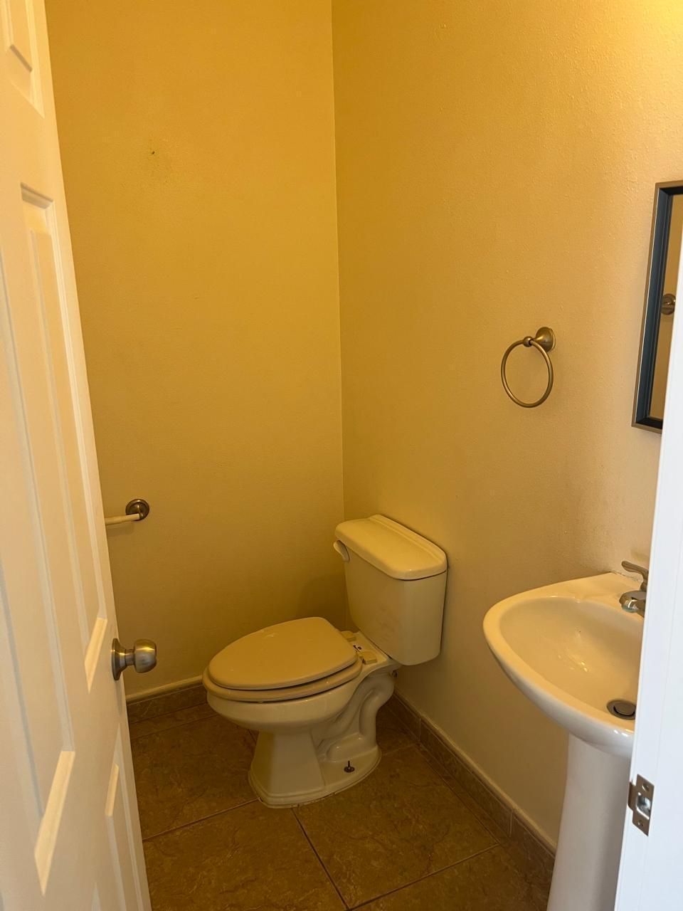 4 de 23: Medio baño