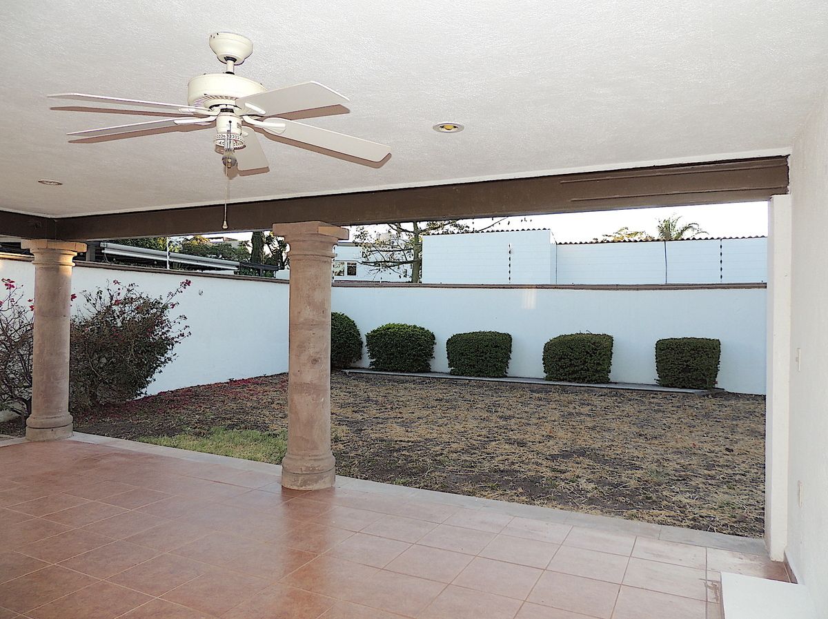 2 of 41: Terraza casa principal