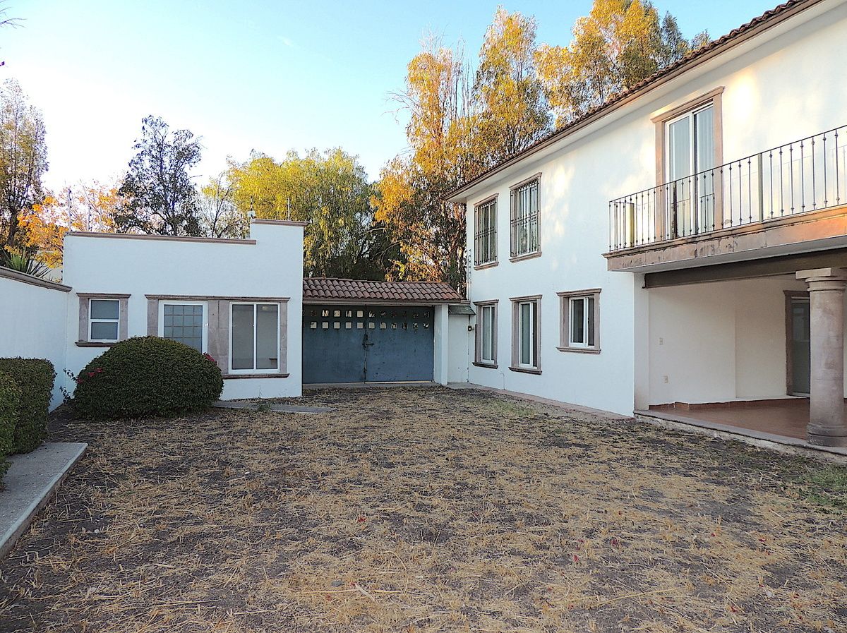 2 de 41: Jardín casa principal