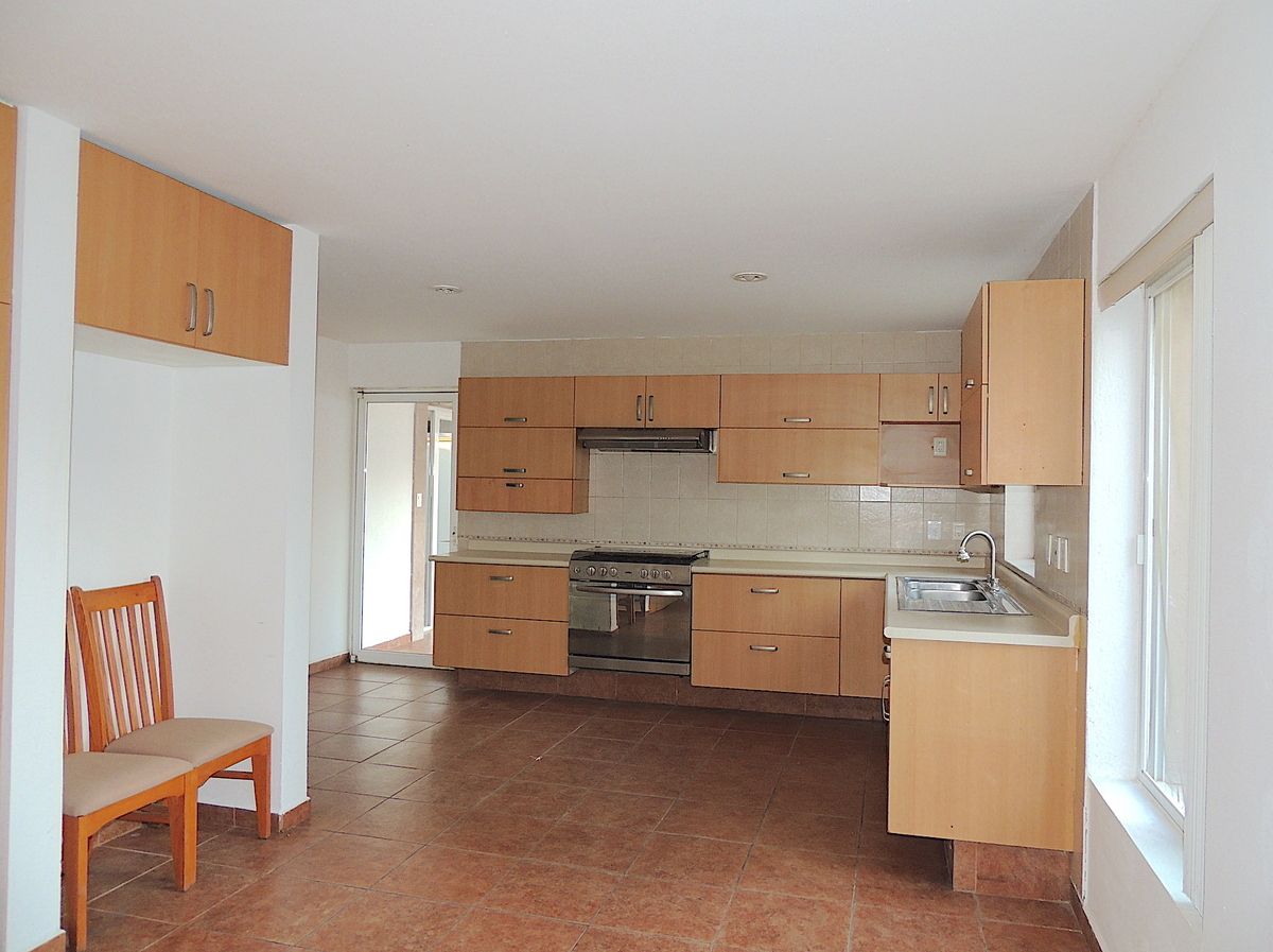 5 of 41: Cocina casa principal