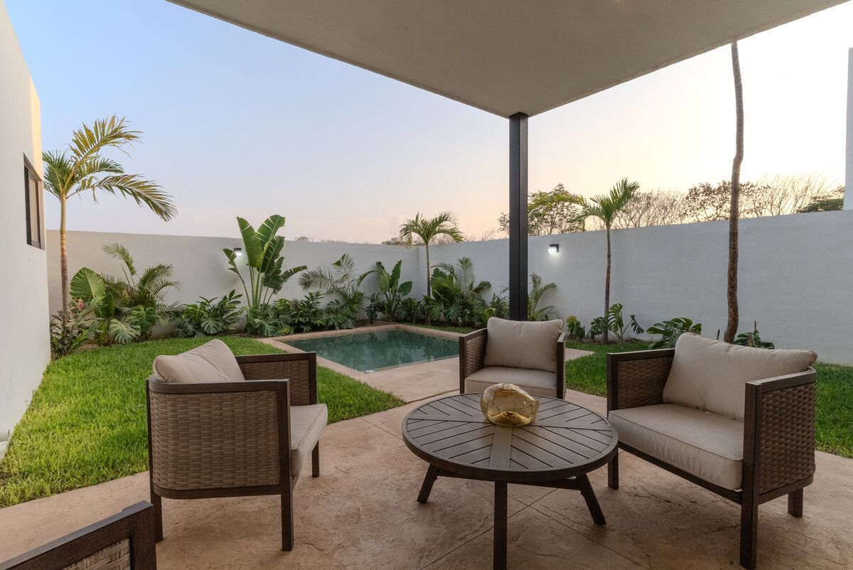 10 de 19: TERRAZA Y PISCINA