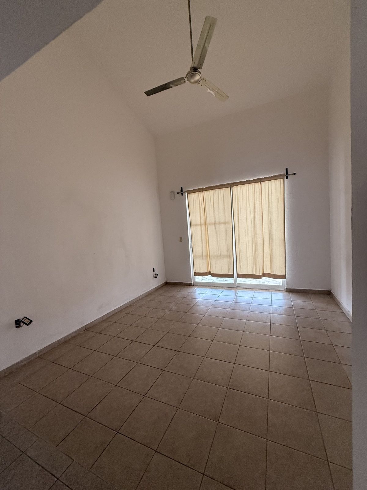 5 of 17: Sala