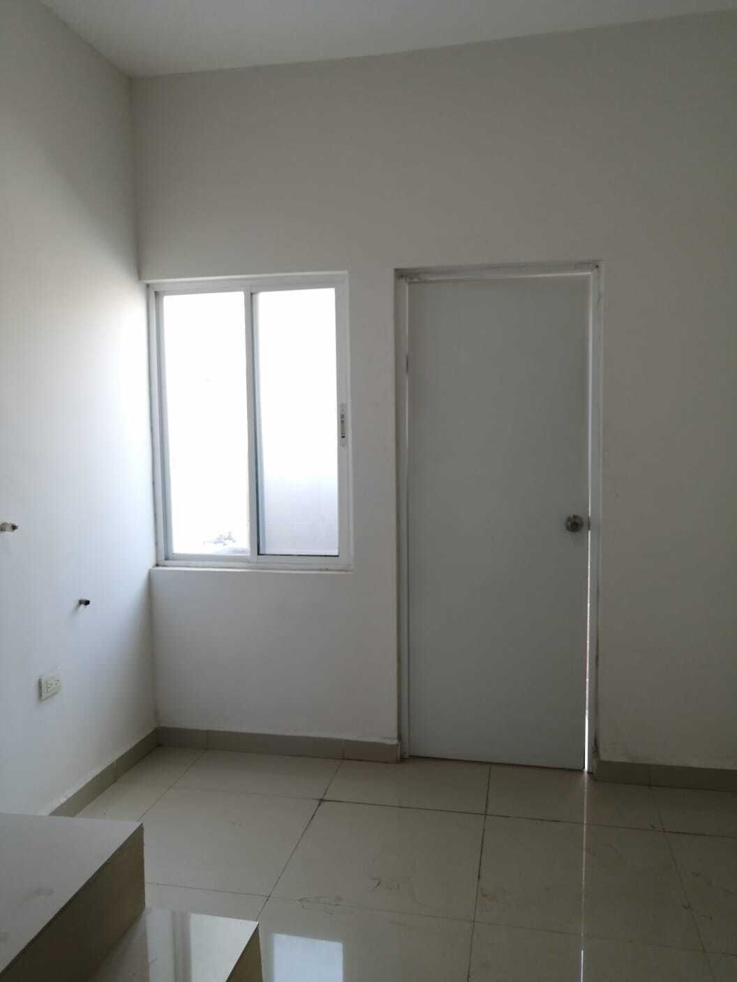 16 de 17: Lavandería con acceso desde pasillo y al cuarto de servicio