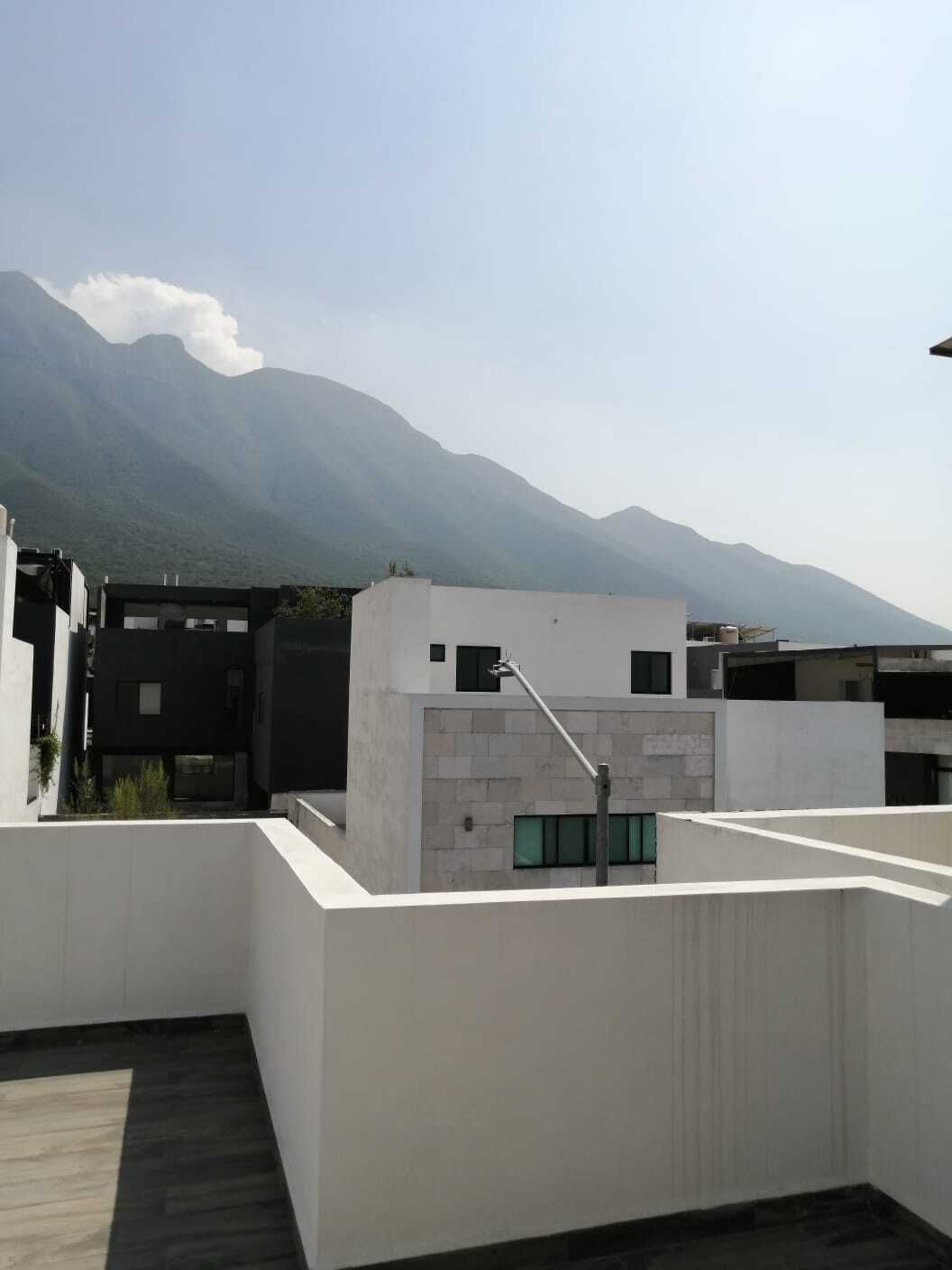 13 de 17: Terraza en la parte delantera de la casa.