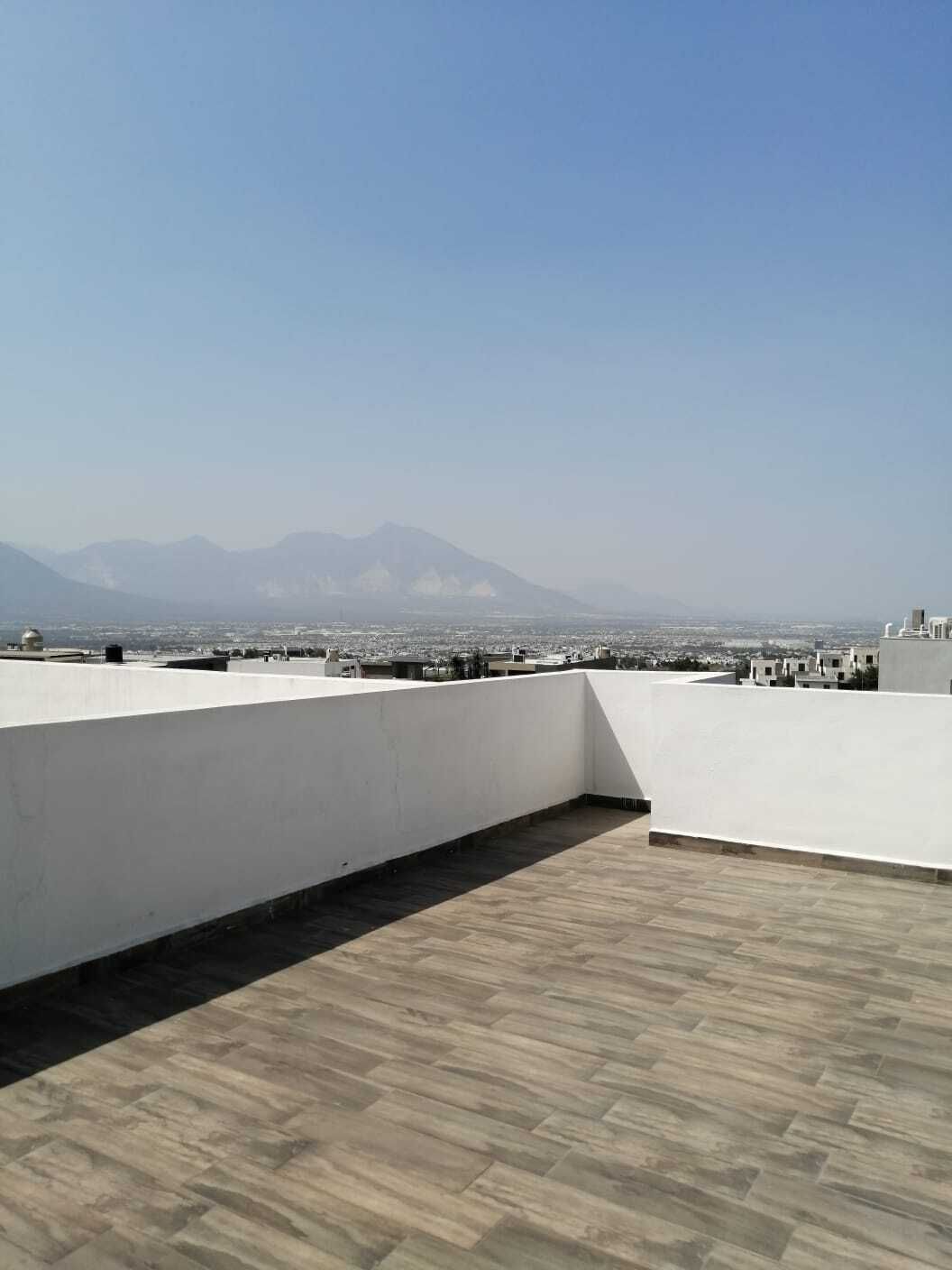 14 de 17: Terraza en la parte trasera de la casa.