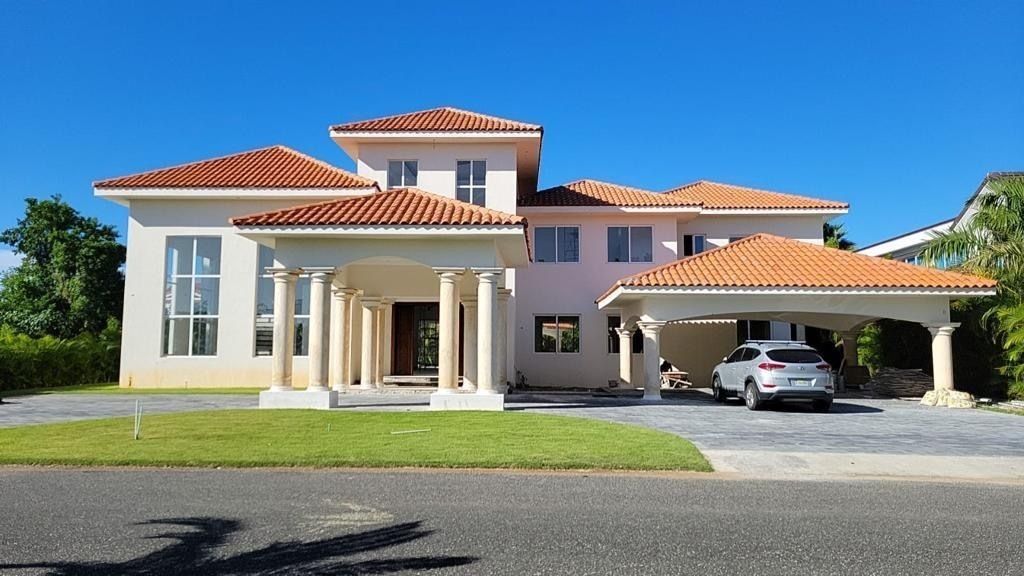 Venta Villa en Metro County Club de 6 habitaciones image 2