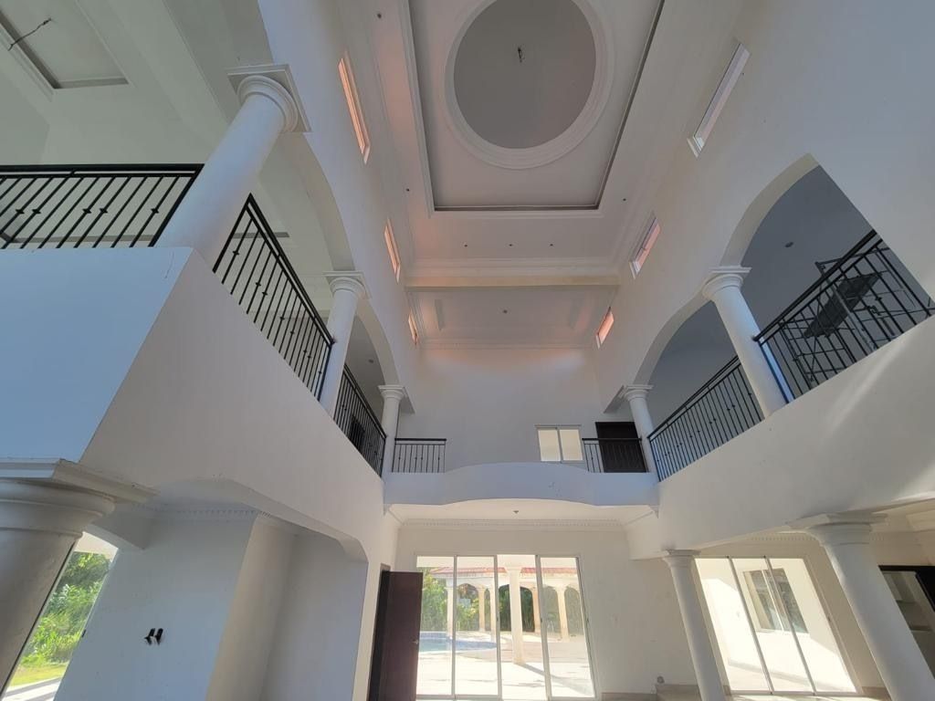 Venta Villa en Metro County Club de 6 habitaciones image 3