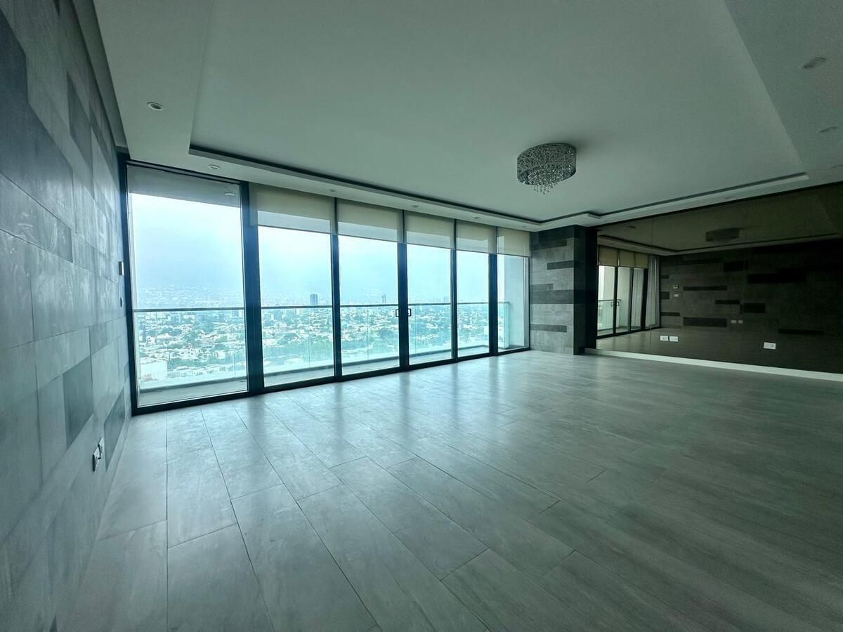 5 of 24: Sala-Comedor