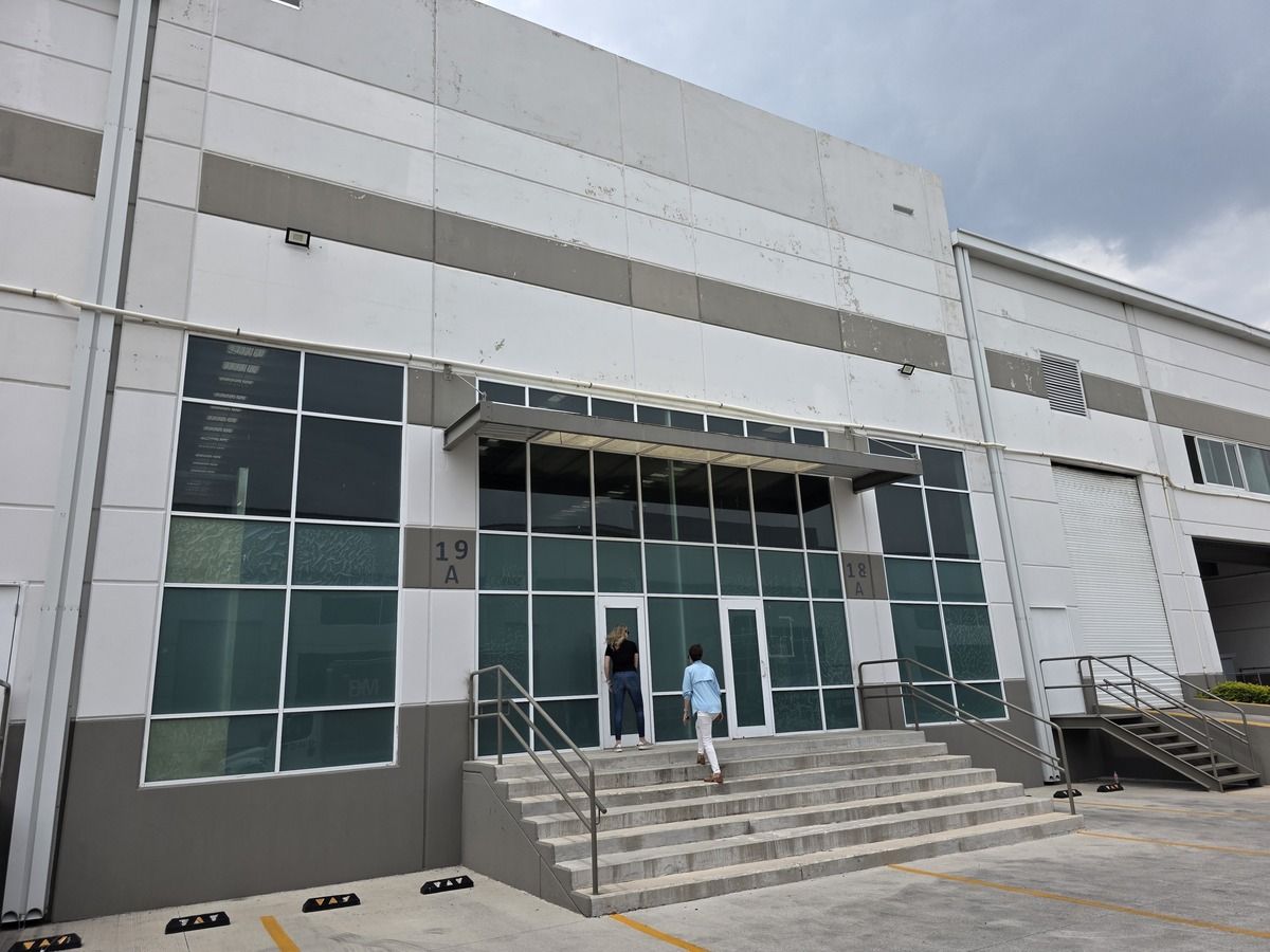 2 de 8: Renta bodega industrial 1600 m2, Parque Industrial Queretaro