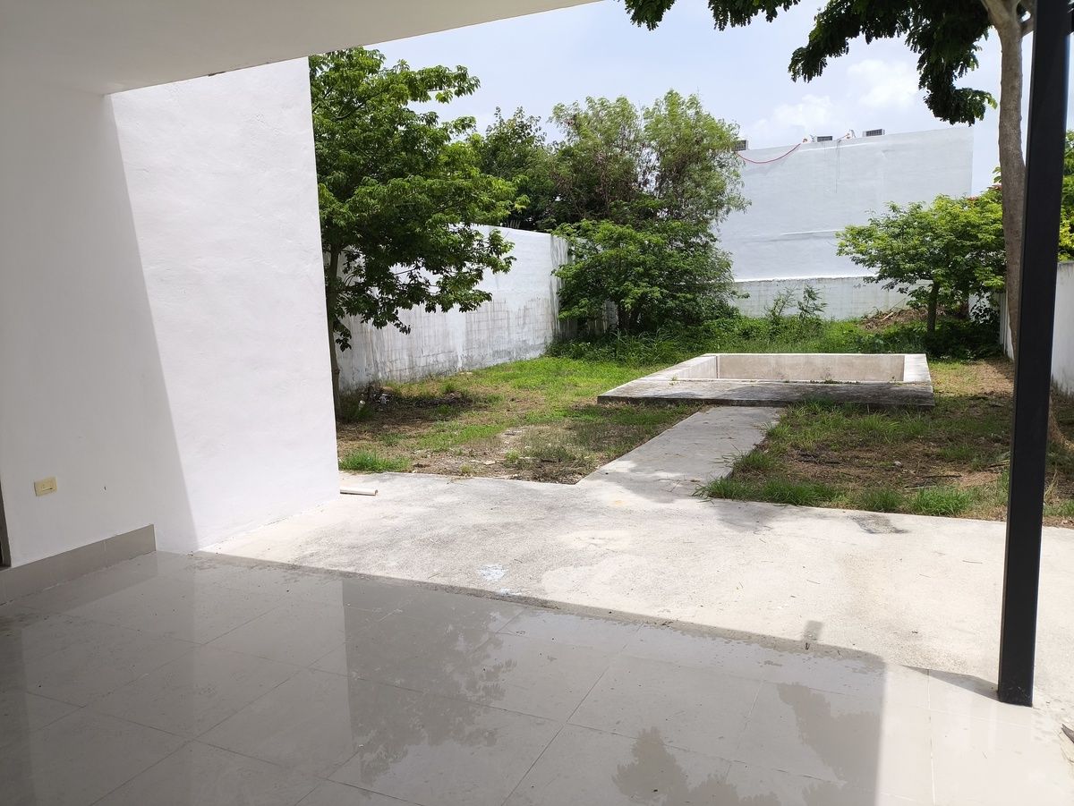 6 of 15: Terraza patio trasero