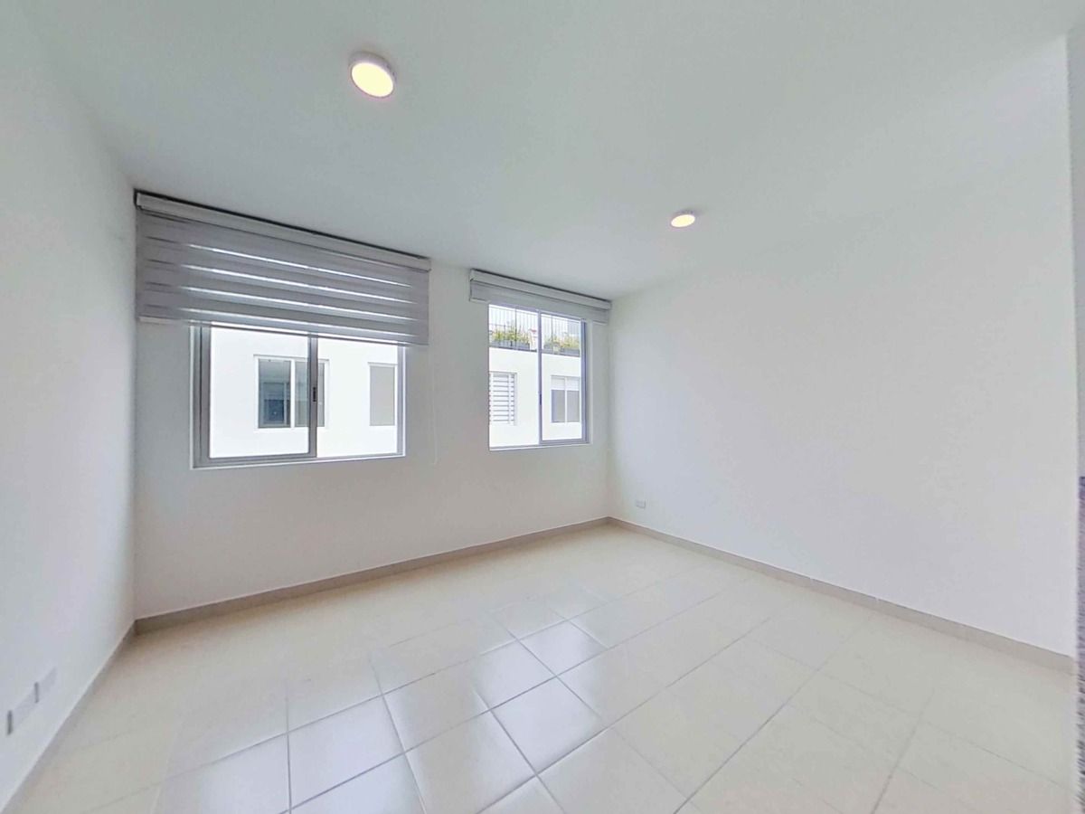 7 of 30: Sala y comedor