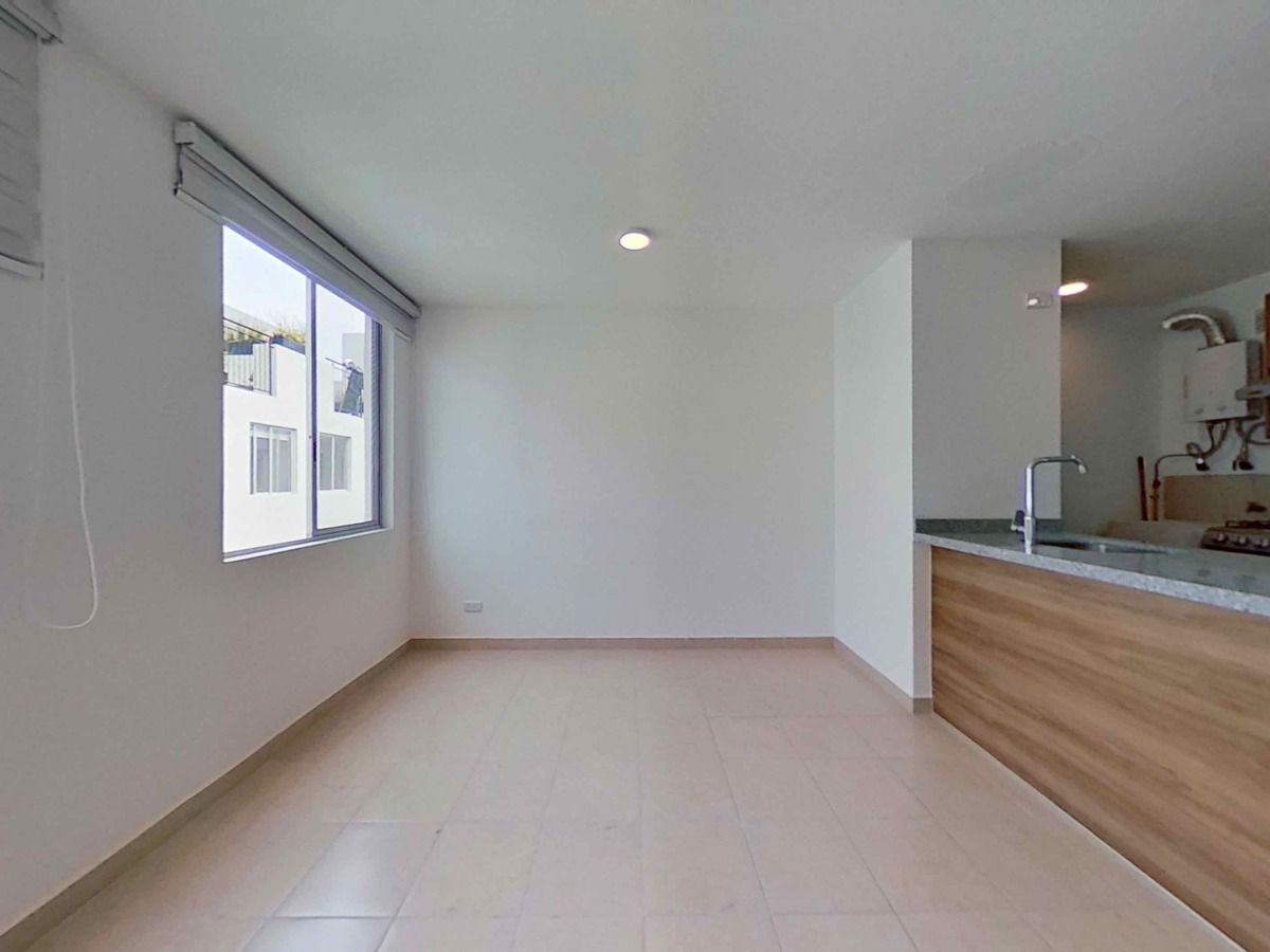 6 of 30: Sala y comedor