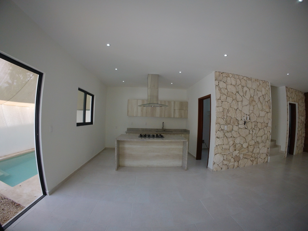 4 de 48: Vista frontal a la cocina