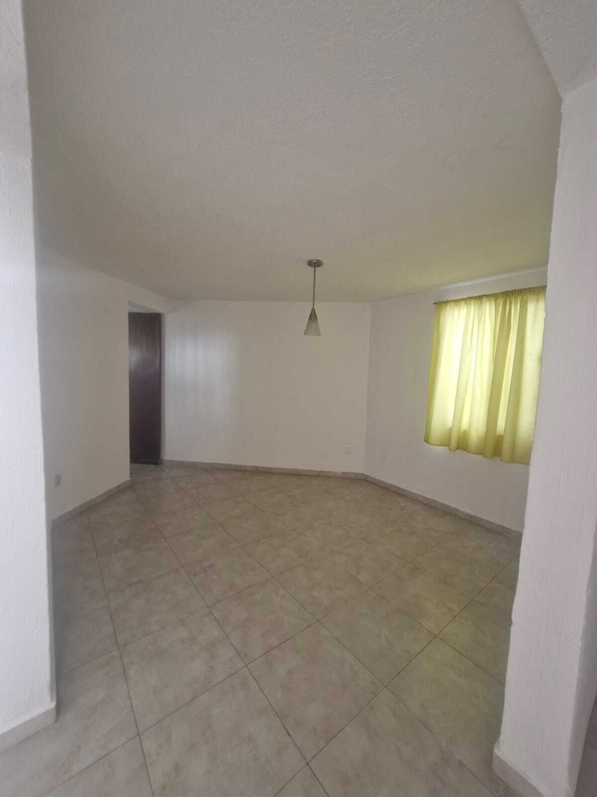 3 of 12: Espacio para sala/comedor