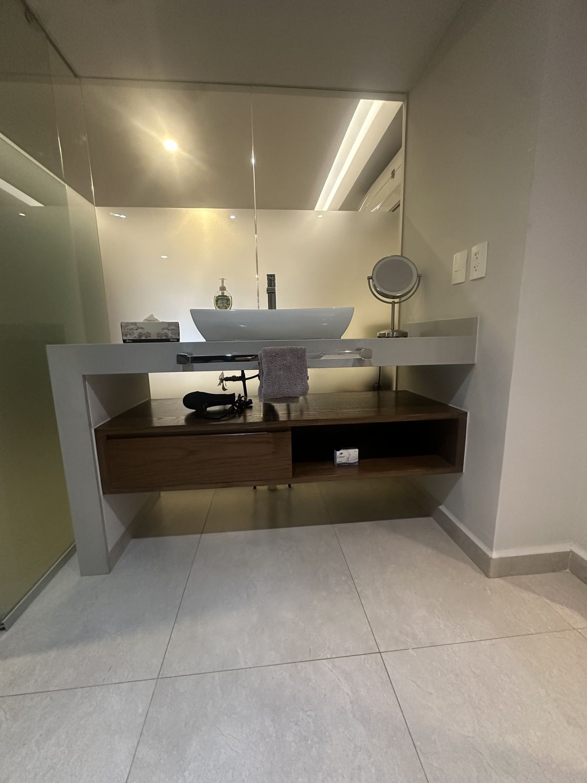 21 of 43: Mueble de baño