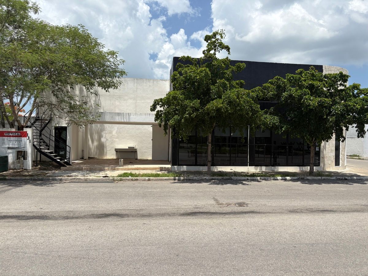 Renta Local Comercial en Esquina en Las Americas Merida