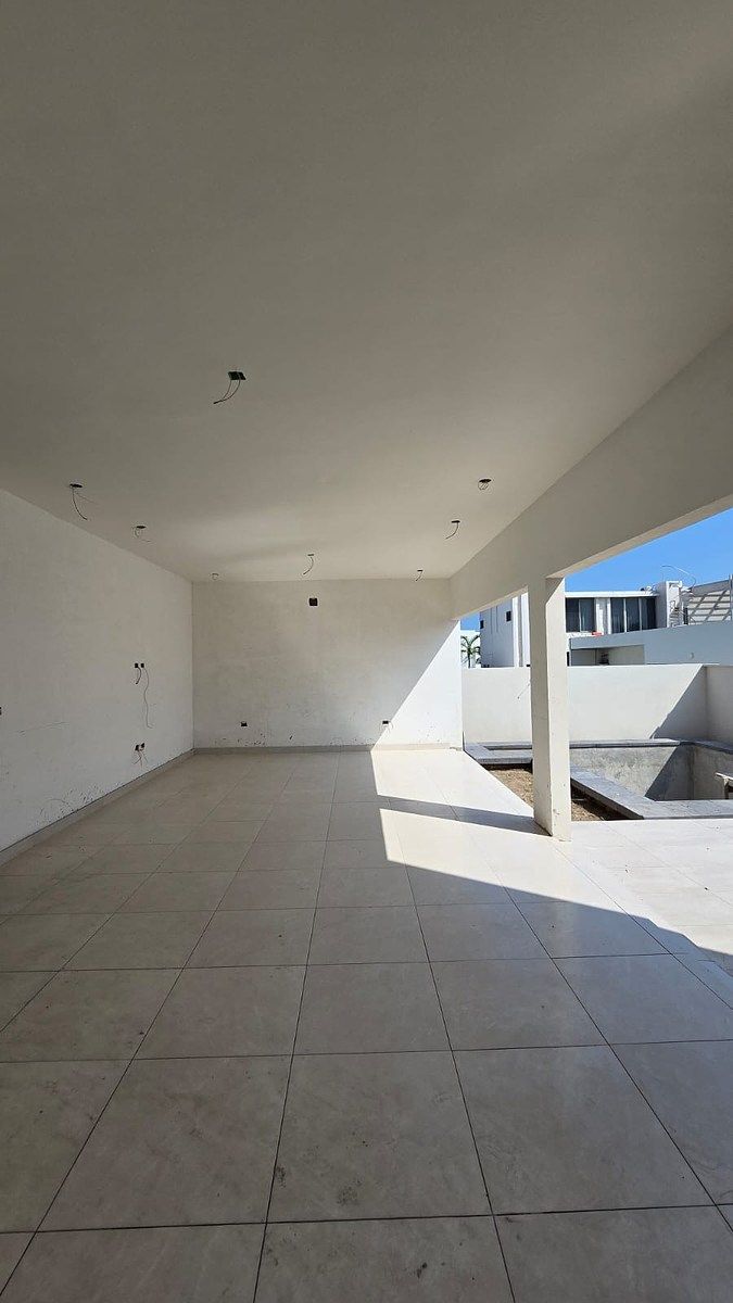 4 of 12: Sala comedor