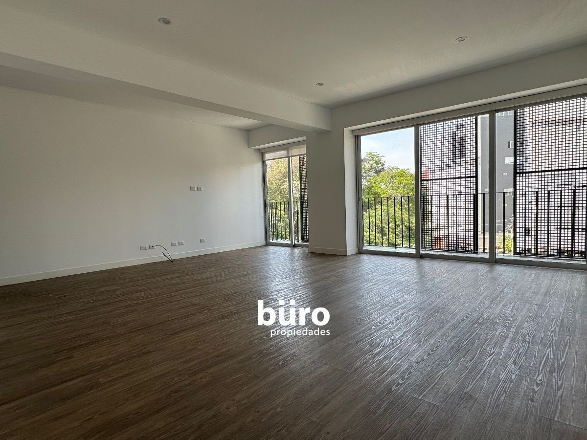 4 de 18: Sala comedor.