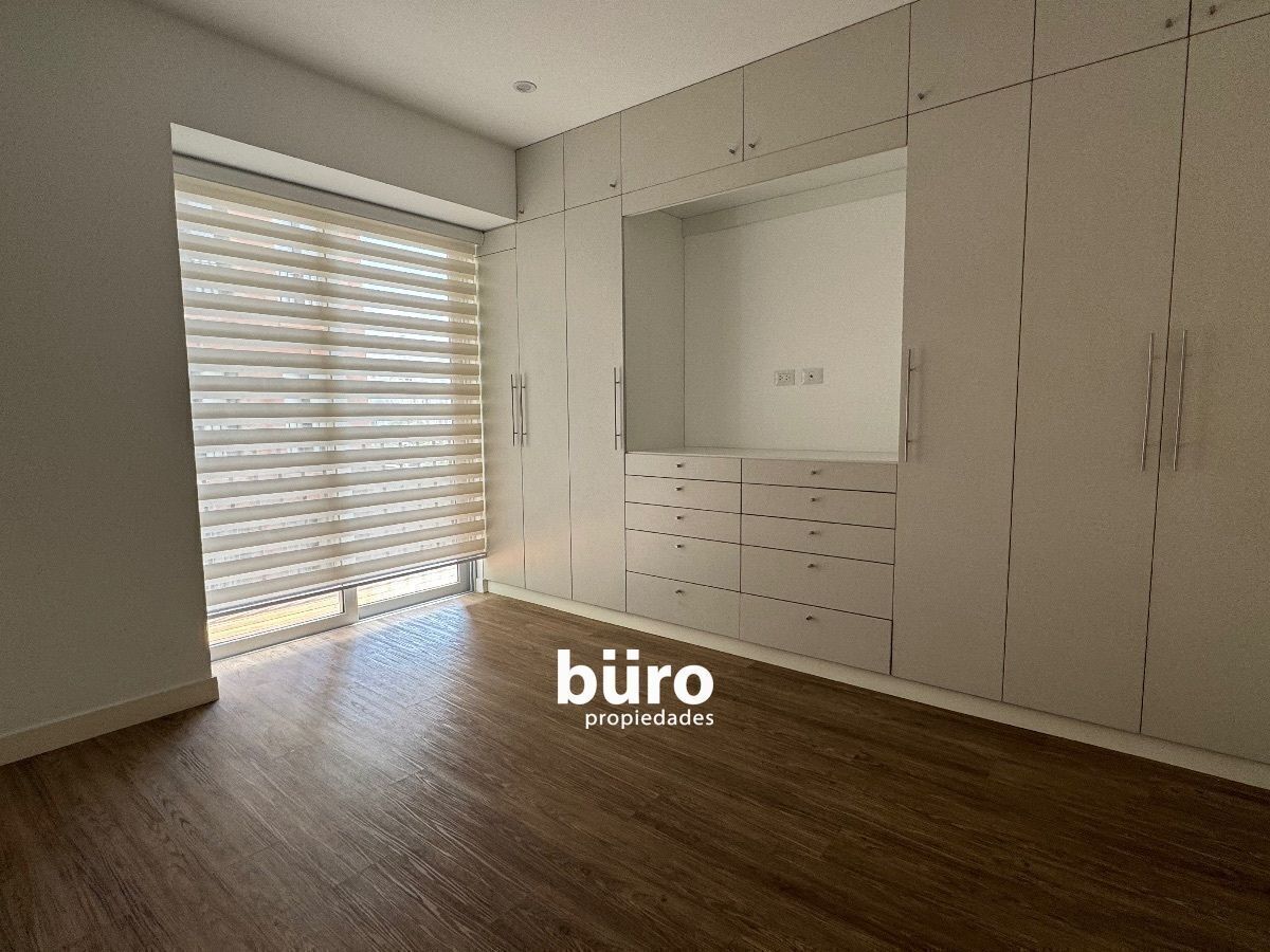 12 de 18: Dormitorios con rollers blackout.