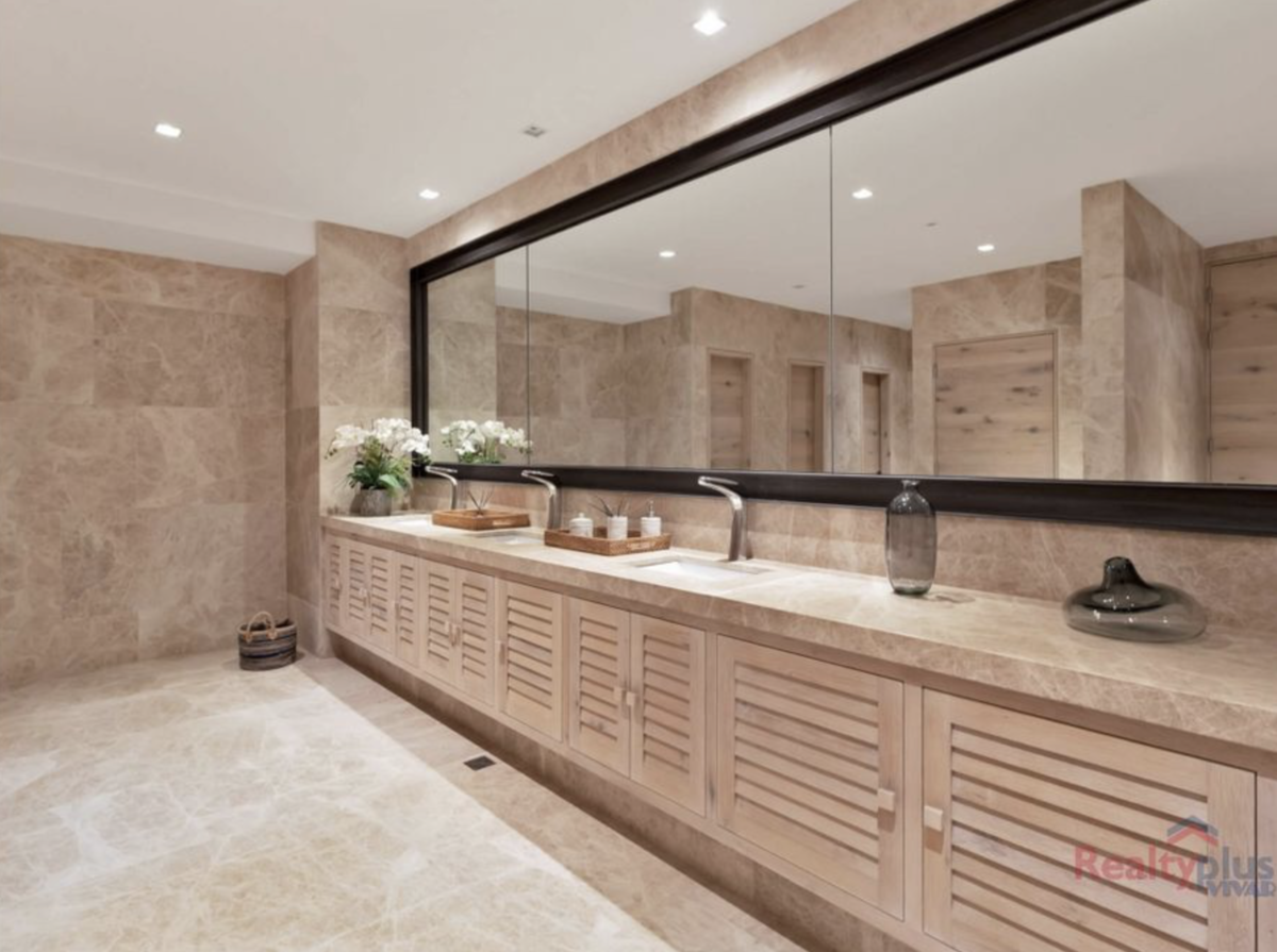 4 of 9: baño