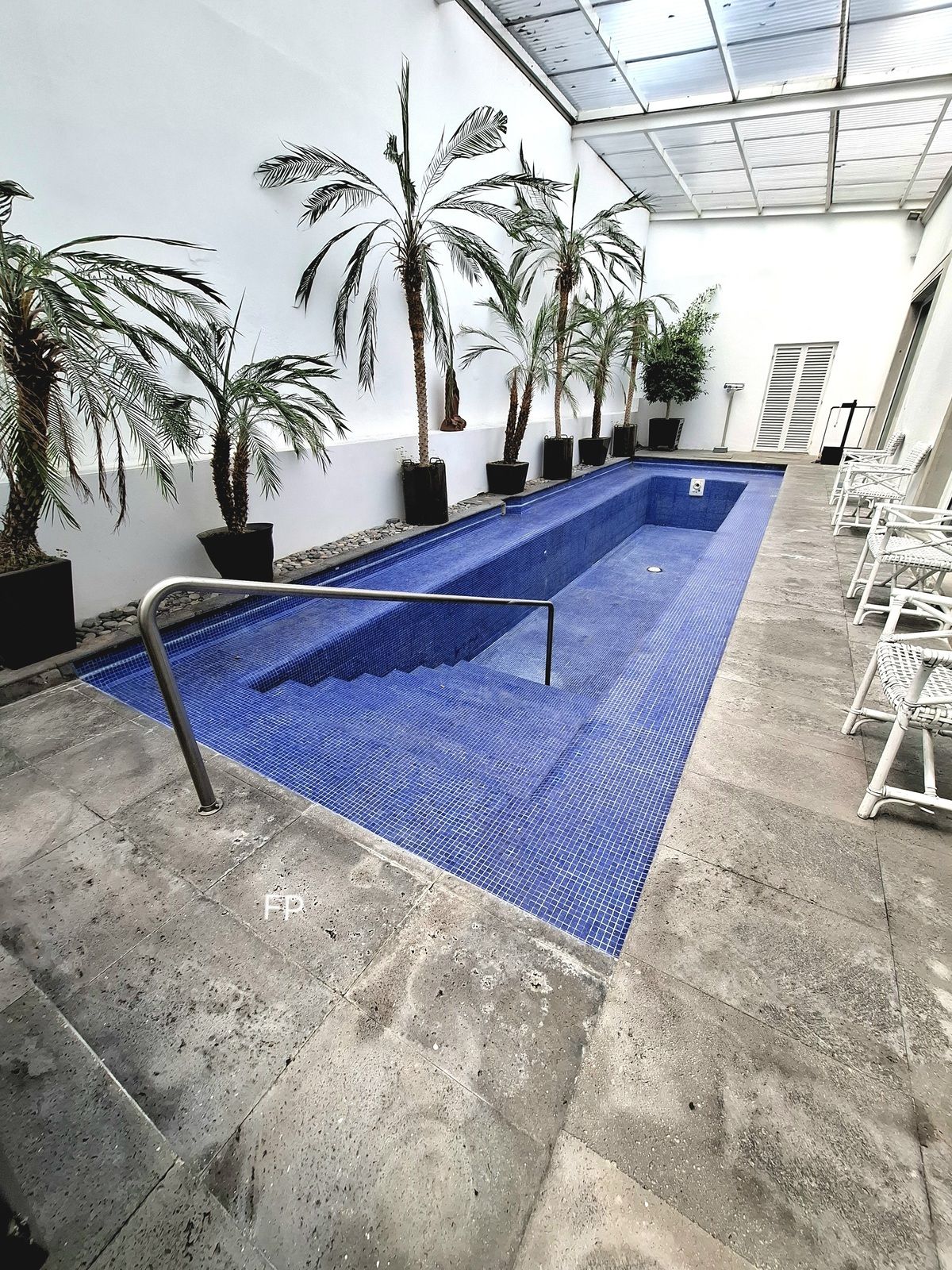17 de 27: Terraza con canal de nado