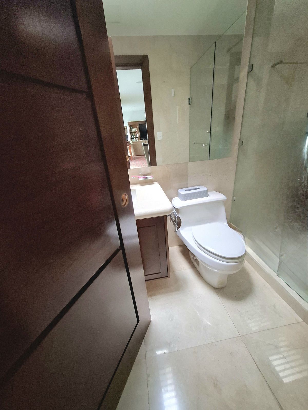 16 de 27: Baño family