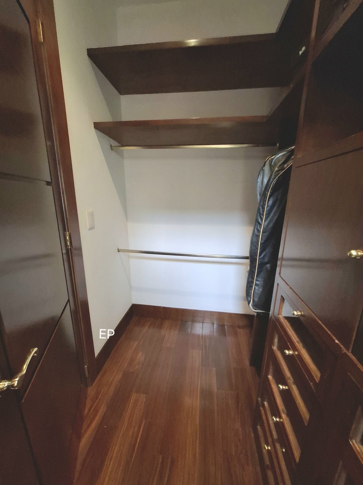 24 de 27: Vestidor 2a recamara