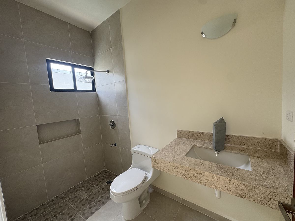 24 de 35: Baño, Tercera Recámara