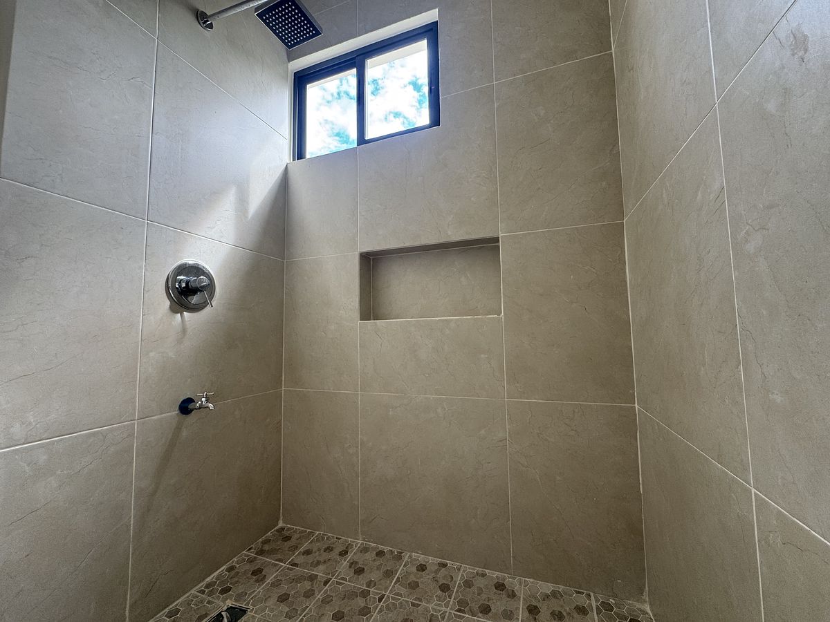 21 de 35: Baño, Segunda Recámara