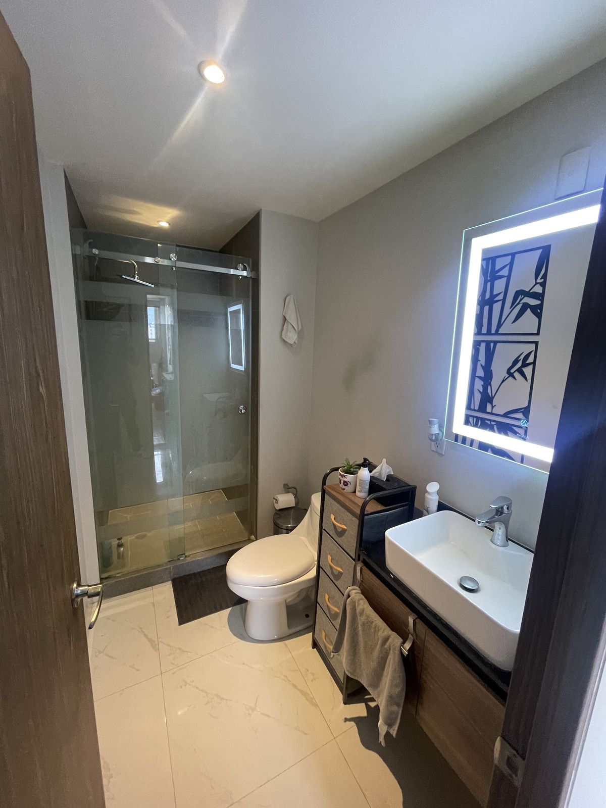 3 of 23: baño visitas