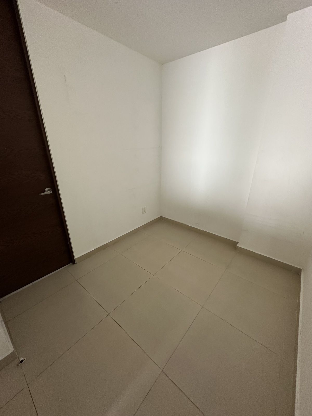 12 of 30: Cuarto de Servicio con baño propio