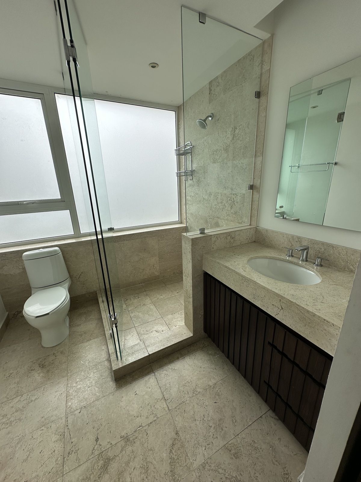 15 of 30: Baño principal