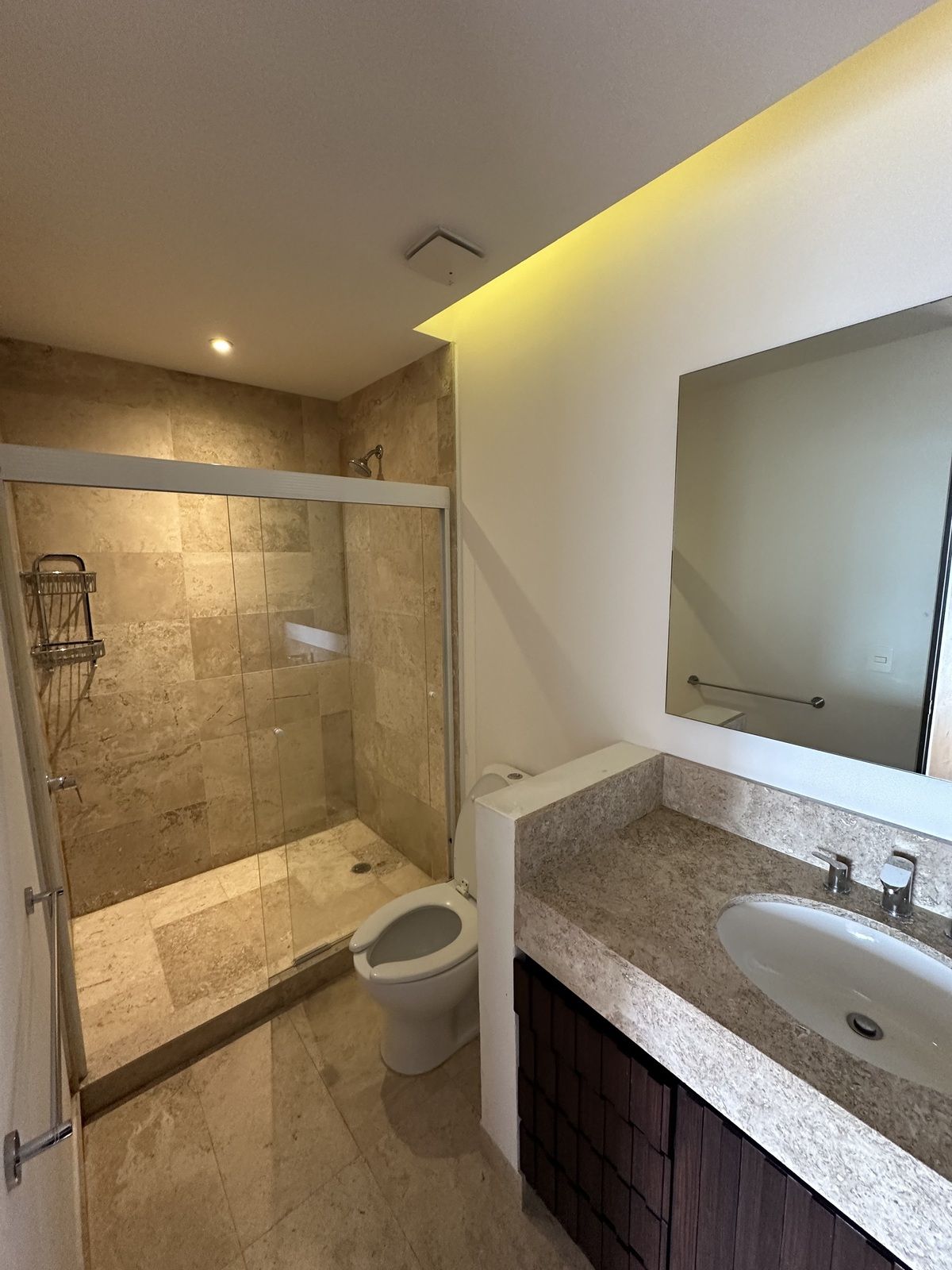 22 of 30: Baño de la recámara